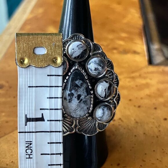 Genuine White Buffalo Sterling Silver Cocktail Ring Size 7 - Picture 5 of 9